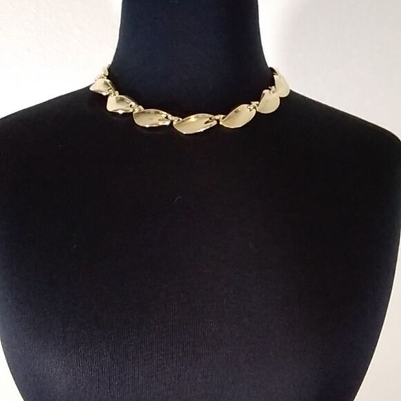 Vintage Trifari Women's Necklace Tone Gold - Picture 5 of 9